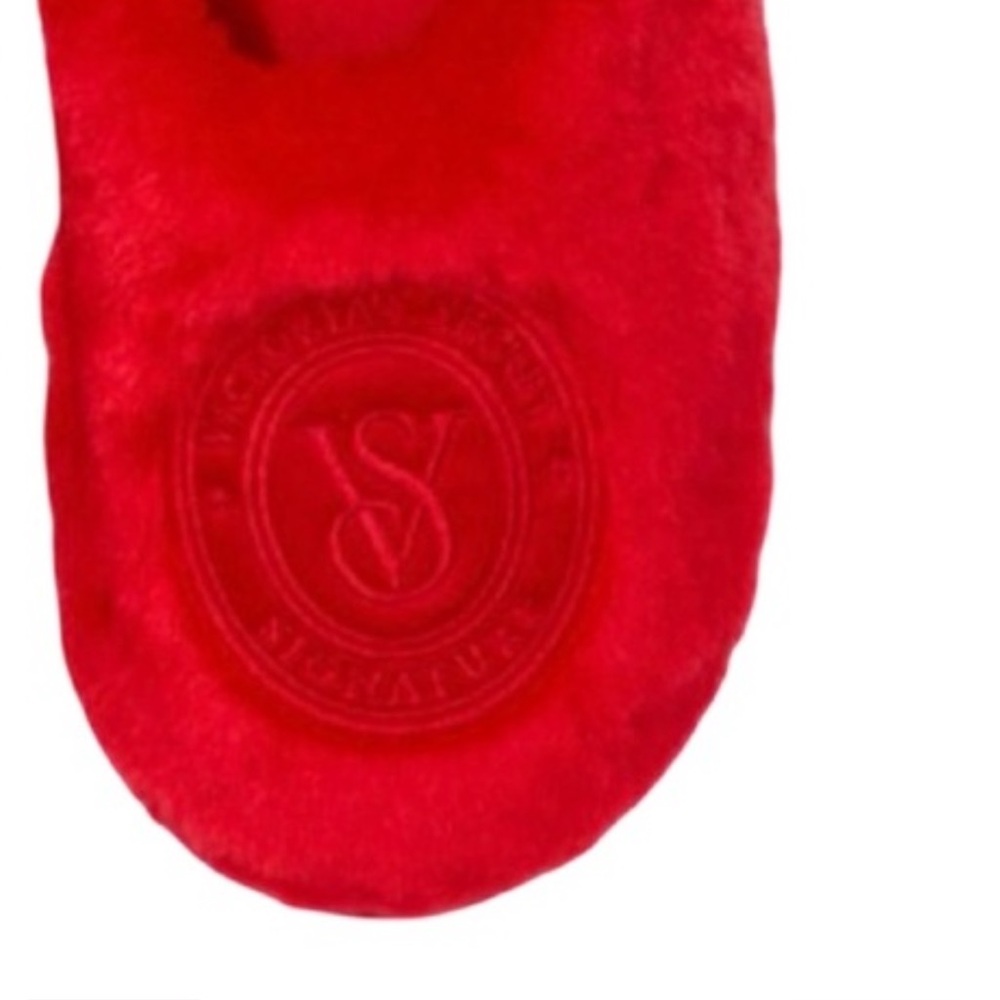 Victoria’s Secret Heritage Logo Plush faux fur red cozy slippers Large 9/10 New - Picture 3 of 9